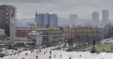 Shqipëria e pajetueshme/ Pensionet e ulëta dhe ajri i ndotur…