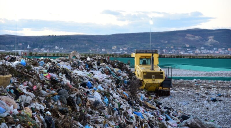 Shqipëria me dhjetëra zona ‘hot spot’. Mbetjet e rrezikshme bashkëjetojnë me qytetarët