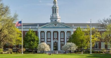 Universiteti i Harvardit padit administratën e Trumpit që të ndalojnë ngrirjen e fondeve