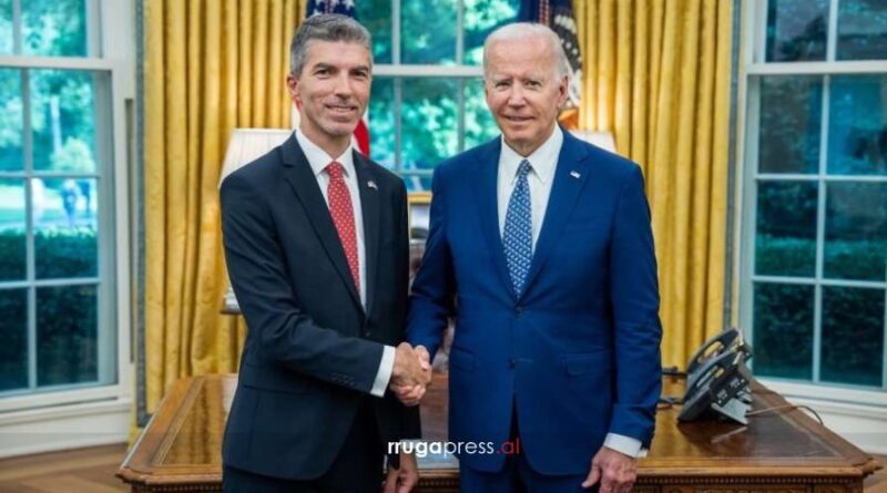 Ambasadori Dugolli takon Bidenin në Shtëpinë e Bardhë