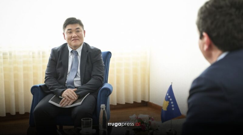 Kurti fton kompaninë e prodhimit të makinave KIA të investojë në Kosovë