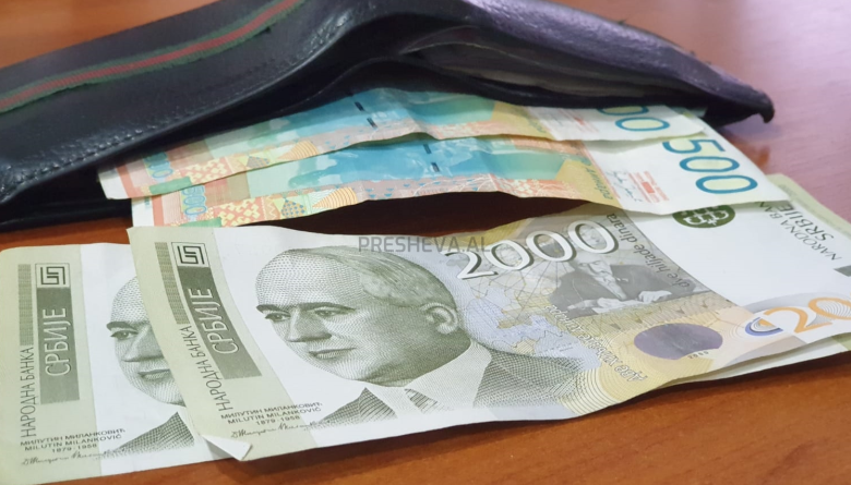 Policia konfiskon mijëra dinarë e euro në filialin e Bankës Postare Kursimore në veri