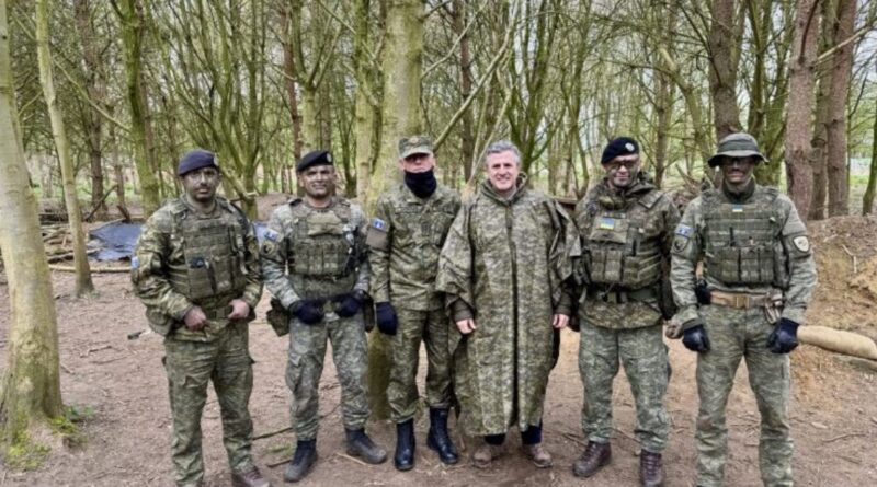 Trajnimi i ushtarëve ukrainas, ambasadori Kapiti: Krenarë me përkushtimin e FSK-së
