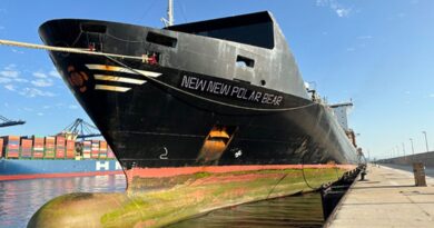 Një anije kineze mbetet në qendër të hetimit për gazsjellësin e detit Baltik të dëmtuar vitin e kaluar
