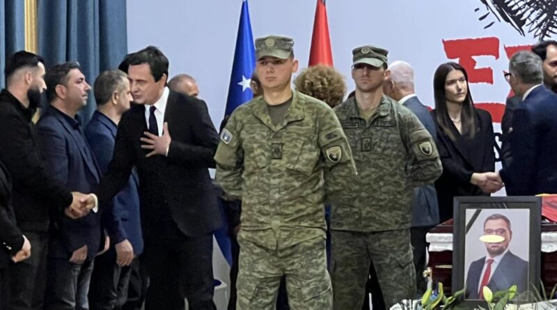 Kryeministri Kurti me ministra bënë homazhe për ish-deputetin Ali Lajçi