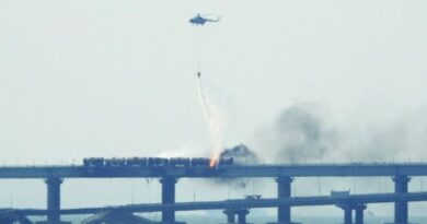 Krimea u trondit nga shpërthimet, u mbyll ura që shërben si një rrugë kryesore furnizimi për forcat ruse