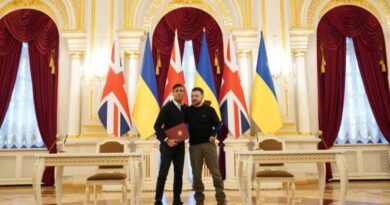 Kryeministri britanik flet me Zelenskyn: Britania mbetet e palëkundur në mbështetje të mbrojtjes së Ukrainës