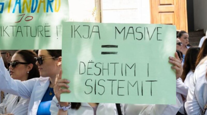 Për shkak të mungesës së mjekëve në Shqipëri Rama i detyron studentët e mjekësisë me tre vite punë të detyruar, studentët e mjekësisë kundër ligjit të ri