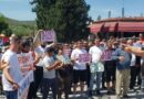 Fermerët e Beratit e Fierit në protestë bllokojnë rrugën nacionale