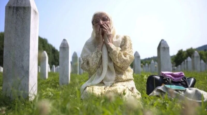 BE-ja paralajmëron Serbinë: Kushdo që vë në dyshim gjenocidin e Srebrenicës s’ka vend në Evropë