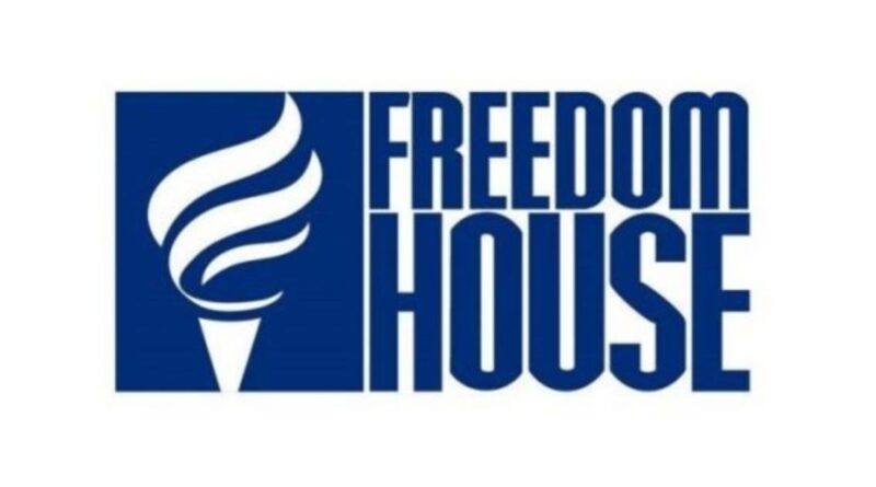 ‘Freedom House’: Mosmarrëveshja e zgjatur me Kosovën, Serbia ka pësuar rënien më të madhe në procesin e demokratizimit