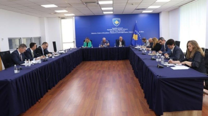 Ministri Sveçla me akterë institucionalë diskutojnë për planin kundër terrorizmit