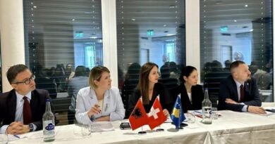Mbahet punëtoria për institucionalizimin e mësimit plotësues të gjuhës shqipe në Konfederatën e Zvicrës