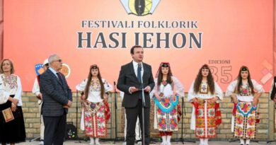 Kryeministri Kurti në hapjen e Festivalit “Hasi Jehon”: Vendtakim kulturor e artistik i shoqërive tona