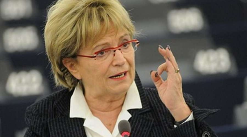 “Kosova është demokraci funksionale”, Doris Pack: Ndihem thellësisht e turpëruar nga qeveria e vendit tim, Gjermanisë