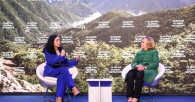 Osmani bashkëbisedim me Hillary Clinton: Për ekonomi të zhvilluara dhe gra të fuqizuara, parakusht janë liria, paqja dhe demokracia