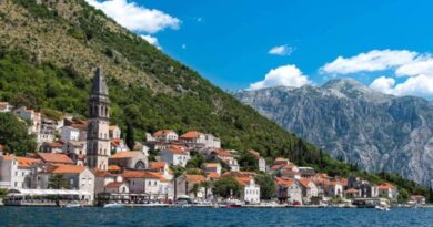 Të pasurit që po ikin nga “qeveria shtypëse” në Serbi po shkojnë drejt Malit të Zi