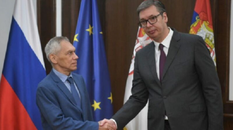 Një ditë pas takimit me Olena Zelenskan, Vuçiqi takohet me ambasadorin rus për t’u arsyetuar