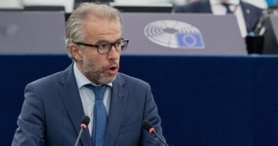 Mospërfshirja e Kosovës në agjendën e Komitetit të Ministrave, eurodeputeti holandez: Shtetet anëtare të KiE-së iu përulen Serbisë