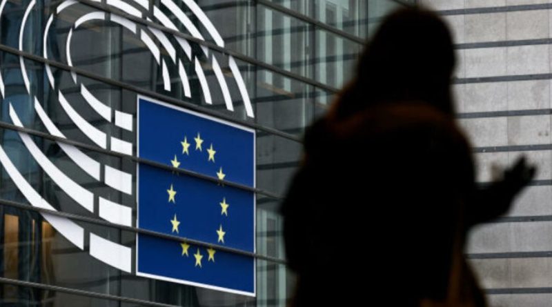 Policia bastis zyrat e Parlamentit të BE-së në hetimin për “Russiagate”