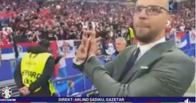 (VIDEO) Gazetari shqiptar i bën shqiponjën serbëve që thërrasin “Kosova është Serbi” në stadium