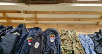 Gjenden uniforma të policisë serbe në Leposaviq, Sveçla: Serbia përgjegjëse për destabilizim