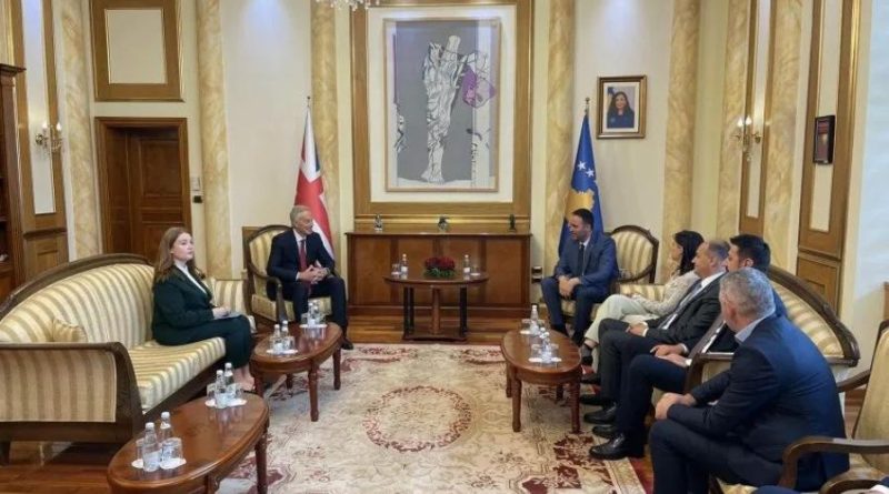 Konjufca pret në takim ish-kryeministrin britanik
