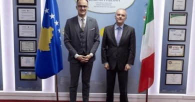 Kryetari Hyseni i Gjilanit, priti në takim Ambasadorin italian De Riu