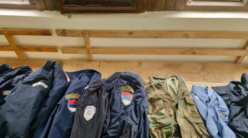 Gjenden uniforma të policisë serbe në Leposaviq, Sveçla: Serbia përgjegjëse për destabilizim