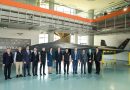 Kryeministri Kurti viziton fabrikën e dronëve “Bayraktar” i prezantohet modeli i fundit i avionit luftarak pa pilot