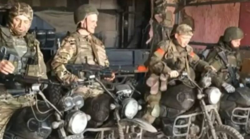 Rusëve u mungojnë mjetet e rënda luftarake, ua mësyjnë pozicioneve të ukrainasve me motoçikleta – doli të jetë vendim i gabuar