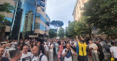 Protestë tek Gjykata Kushtetuese kundër taksimit të profesioneve të lira