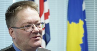 Ish-ambasadori britanik në Kosovë, Nicholas Abbott emërohet ambasador në Tiranë