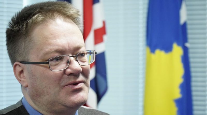 Ish-ambasadori britanik në Kosovë, Nicholas Abbott emërohet ambasador në Tiranë