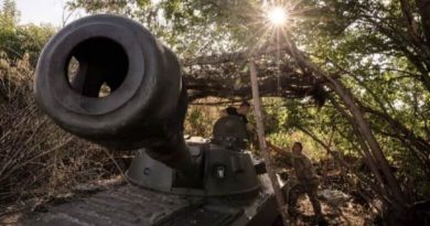 Ukrainasit thotë se gjatë 24 orëve të fundit rusët kanë humbur 1,180 ushtarë – 16 tanke e 57 sisteme artilerike