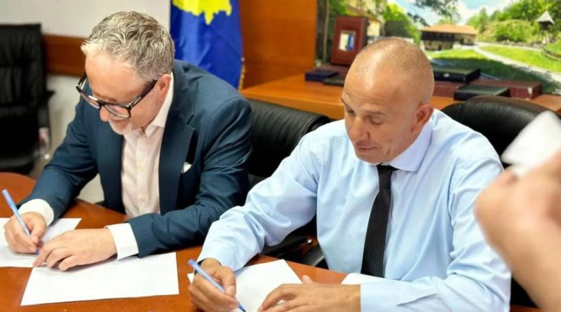 Ministria e Shëndetësisë dhuron dy vetura për shërbime shëndetësore për komunën e Leposaviqit dhe Zubin Potokut