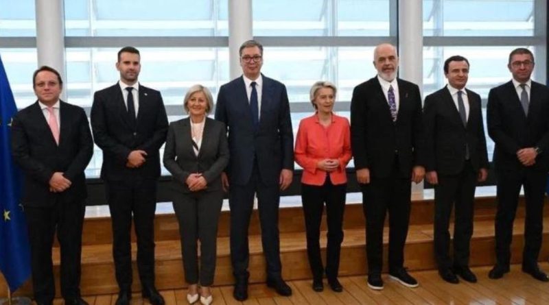 Von der Leyen pret liderët: Të gjashtë shtetet e kanë vendin në Evropë