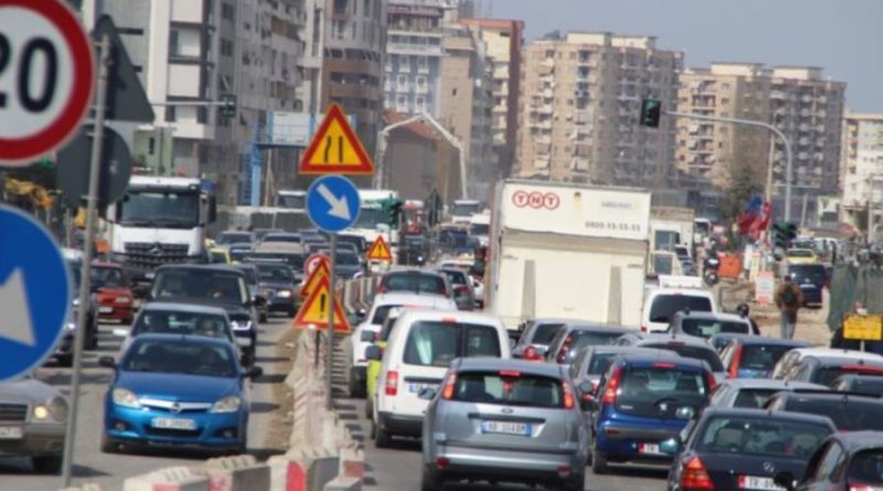 Shumë trafik?! Në rrugët e Shqipërisë u shtuan 71 mijë automjete në 9 muaj