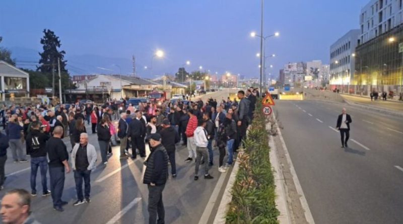 Bllokimi i rrugëve nacionale/ Nis protesta e opozitës në mbarë vendin