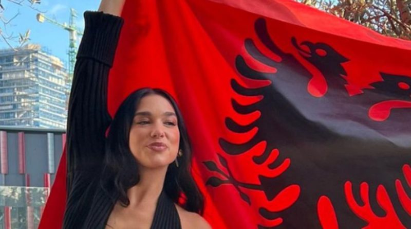 28 nëntori, Dua Lipa uron me vargjet e himnit kombëtar