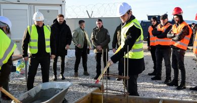 Kryeministri Kurti vendos gurthemelin e nënstacionit policor të policisë kufitare në Izvor të Zveçanit, dy kilometra nga kufiri me Serbinë