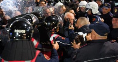 “Paralizohet” Tirana/ Tension dhe përplasje, çfarë ndodhi gjatë protestës së opozitës