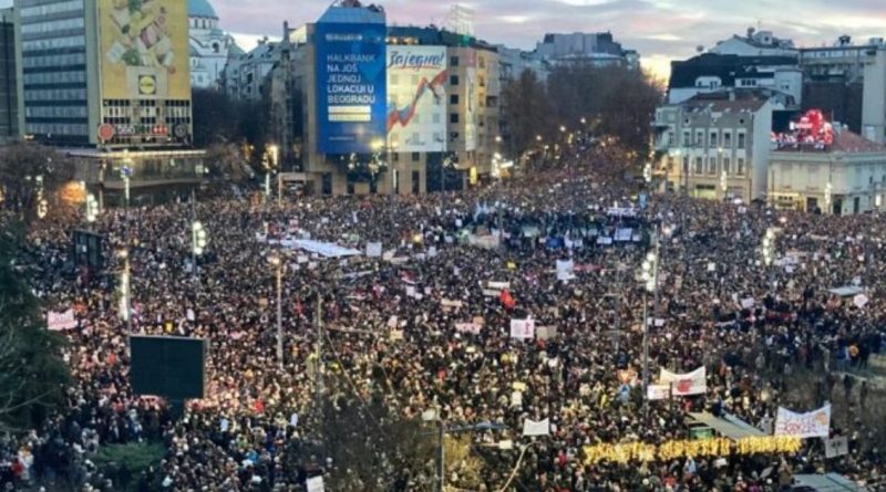 Serbia nuk gjen qetësi, mijëra studentë protestojnë për të kërkuar përgjegjësi për incidentin në Novi Sad