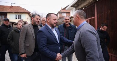 Ministri Maqedonci takon familjen e dëshmorit Mizair Isma: Kosova e lirë ishte triumfi i dëshmorëve, ndërsa amaneti i tyre është shteti zhvillimor