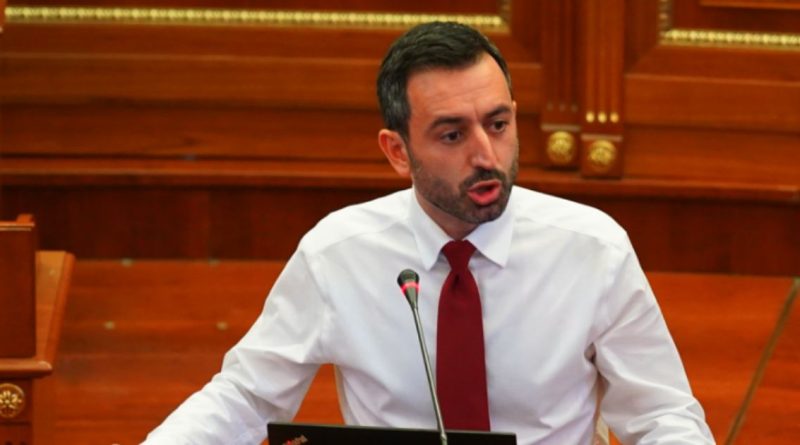 Basha: Korporata “Devolli” e largoi nga puna motrën e dëshmorit Shpëtim Bojku vetëm pse u takua me kryeministrin Kurti