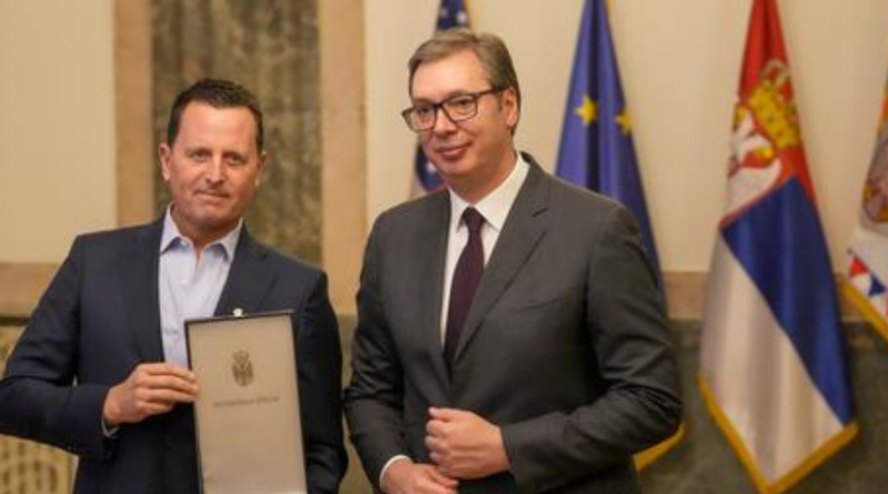 Grenell, Vuçiq e opozitë e Kosovës, po e përmbyllin këtë fushatë me një sllogan: “Mos e besoni Albinin, por Grenellin, Vuçiqin e Opozitën”