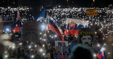 Mijëra protestues kërkojnë dorëheqjen e kryeministrit sllovak