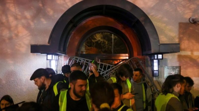 Studentët serbë bllokojnë transmetuesit publik nga zhgënjimi për mbulimin e protestave