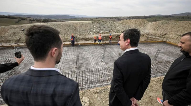 Kurti vizitoi punimet në Stadiumin e Atletikës në Novosellë