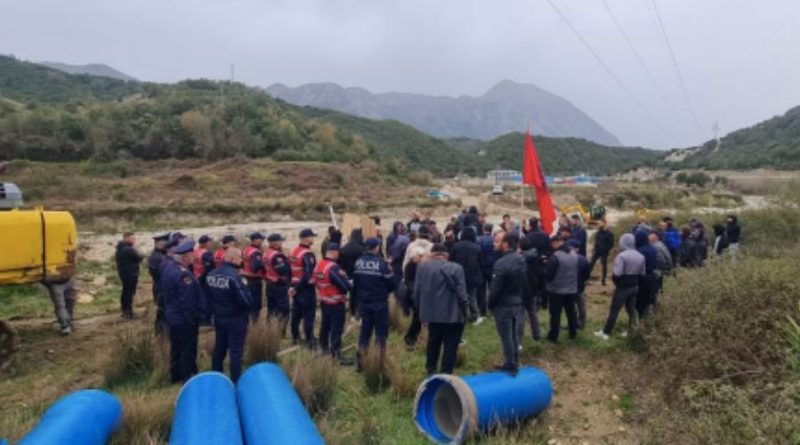 “Shushica nuk dorëzohet”, banorët dëbojnë makineritë nga kantieri